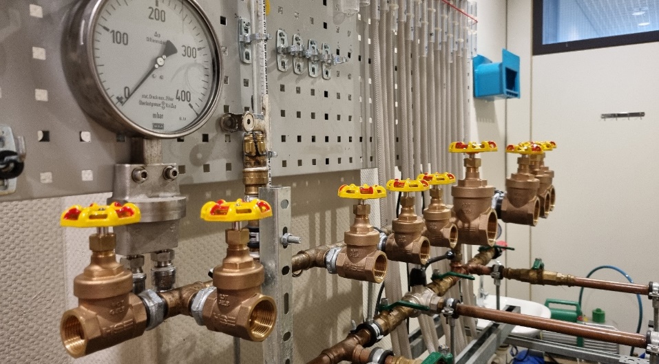 rot-gelb-3r-technikum-pruefstand